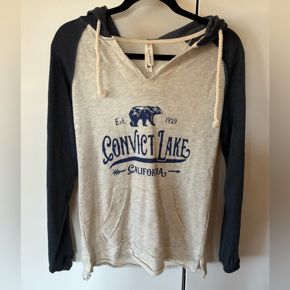Live Love Ouray brand light sweater